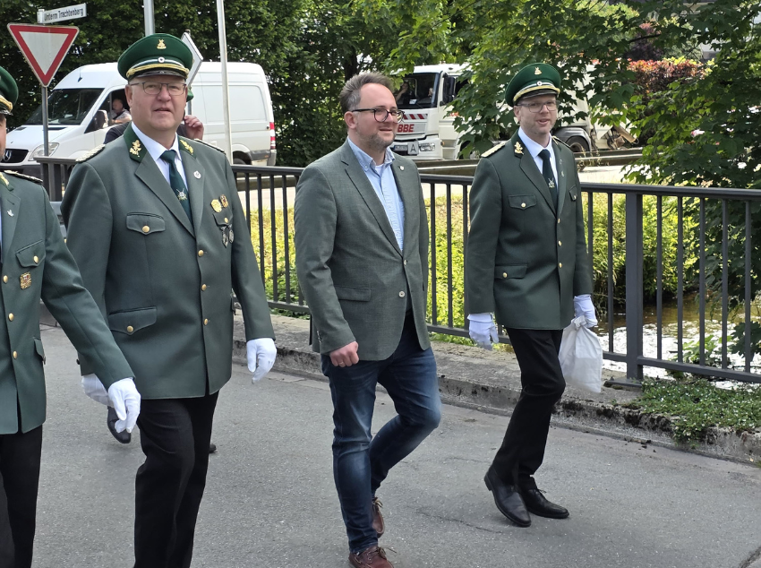 You are currently viewing Eggers besucht Vogelschießen in Langenholthausen