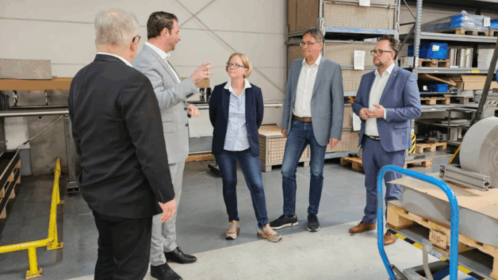 Austausch bei HJS in Menden zum Thema Luftschadstoffe durch Binnenschiffe