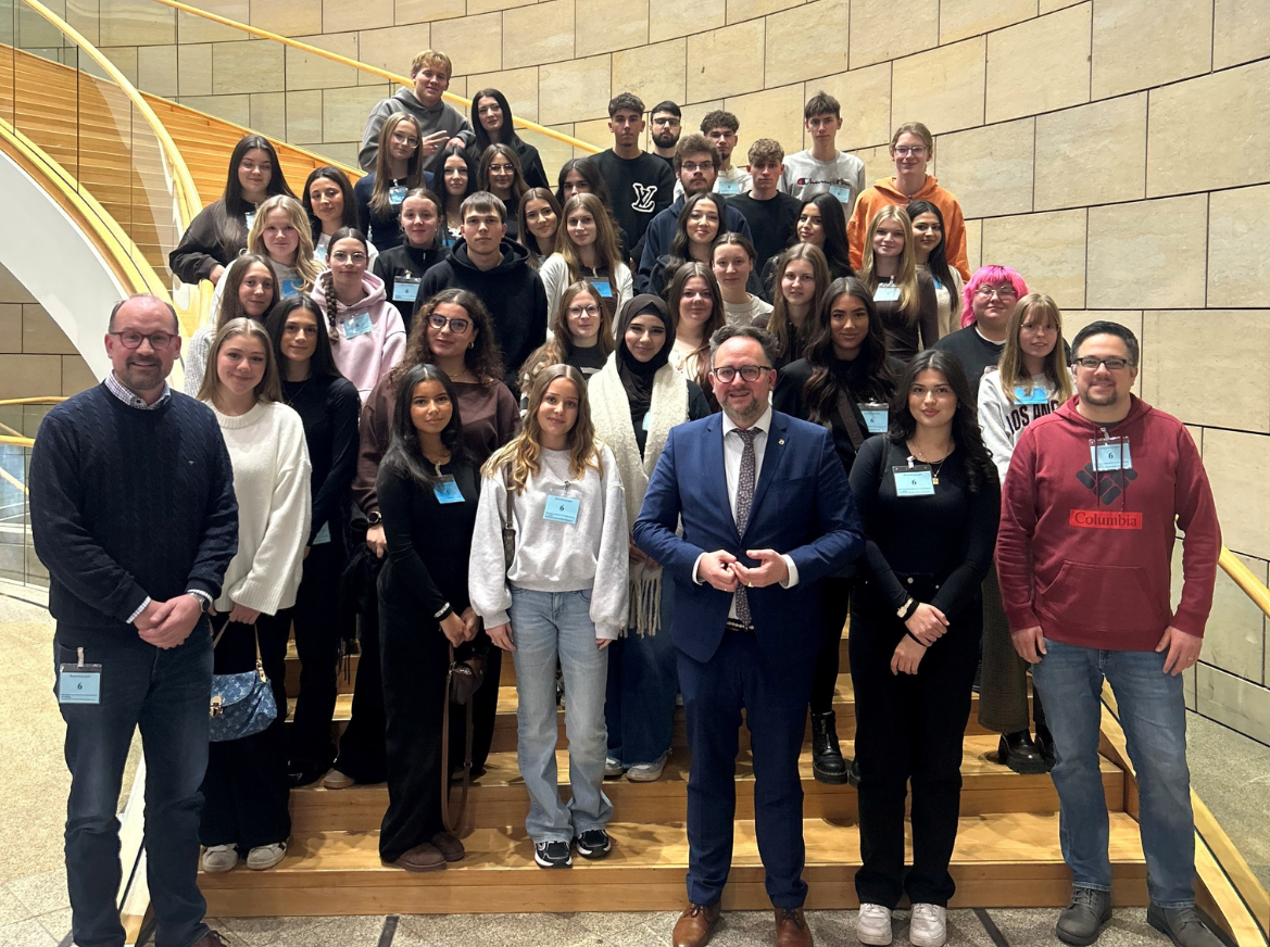 You are currently viewing Gertrud-Bäumer-Berufskolleg Plettenberg im Landtag zu Besuch