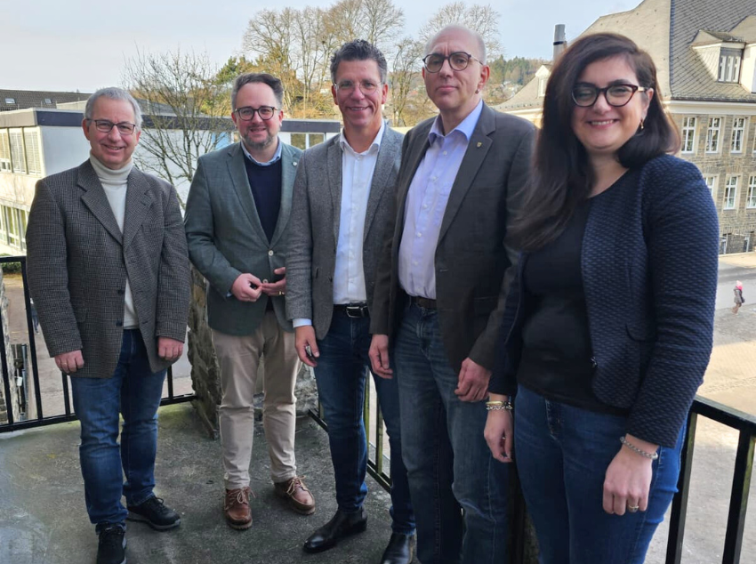 You are currently viewing Antrittsbesuch im Neuenrader Rathaus