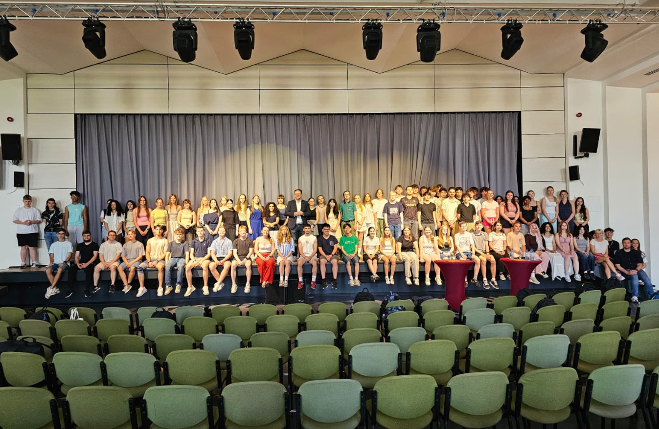 You are currently viewing Politik lebt vom Dialog – Austausch mit dem Albert-Schweitzer-Gymnasium Plettenberg