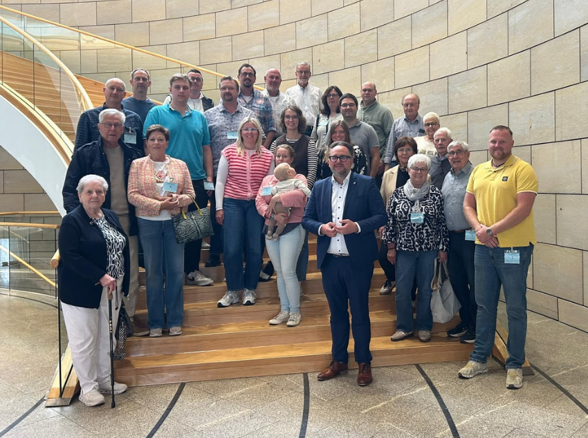 You are currently viewing Spielmannszug aus Schwitten zu Gast bei Matthias Eggers im Landtag – Spannender Tag in der Landeshauptstadt