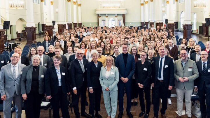 Mit Freude und Verantwortung in den Lehrerberuf: Vereidigung in Lüdenscheid